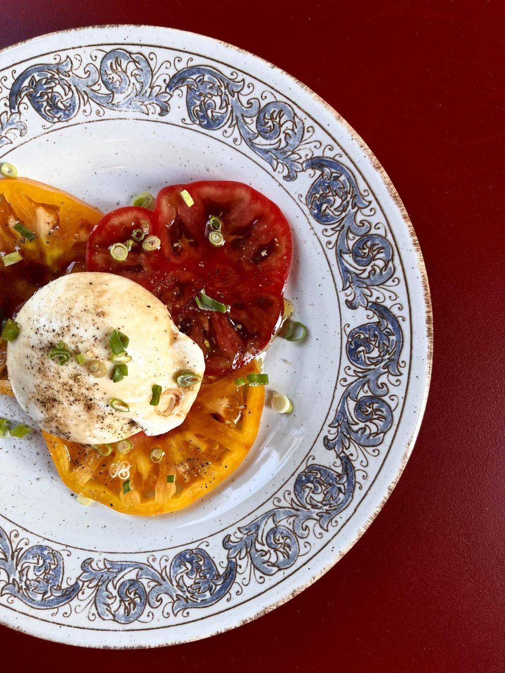 Burrata et tomates anciennes publiés sur Instagram par Le Premier, Vincennes